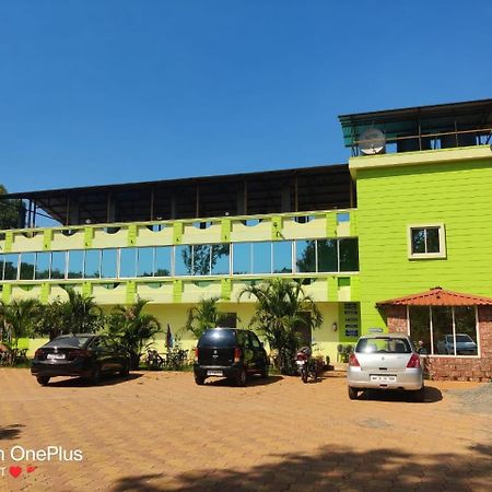 Hotel Golden Galaxy And Restaurant Mahābaleshwar Esterno foto